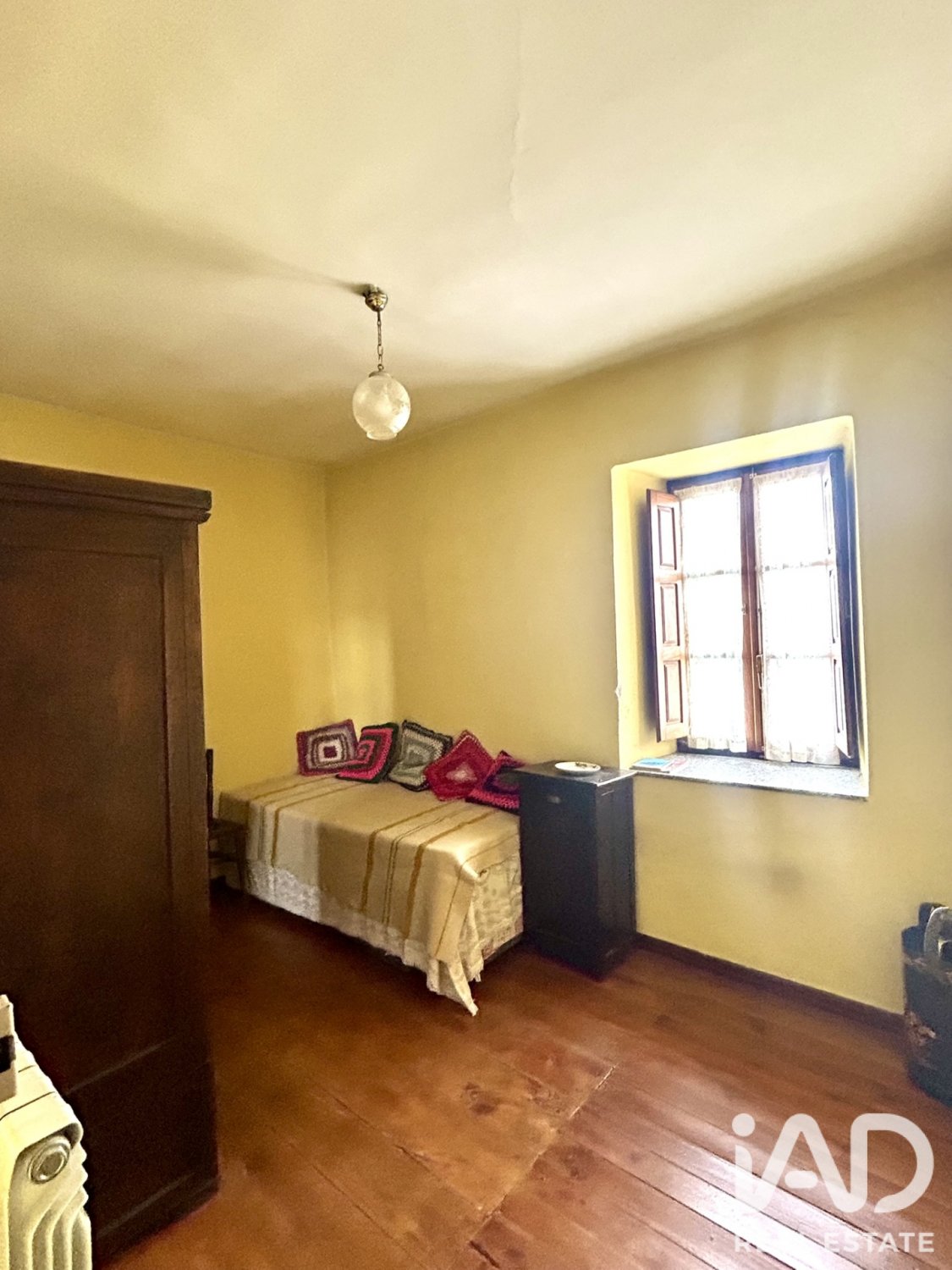 Huvila Riello, Leon, Espanja 4 makuuhuonetta, 384 m2 No. 192151