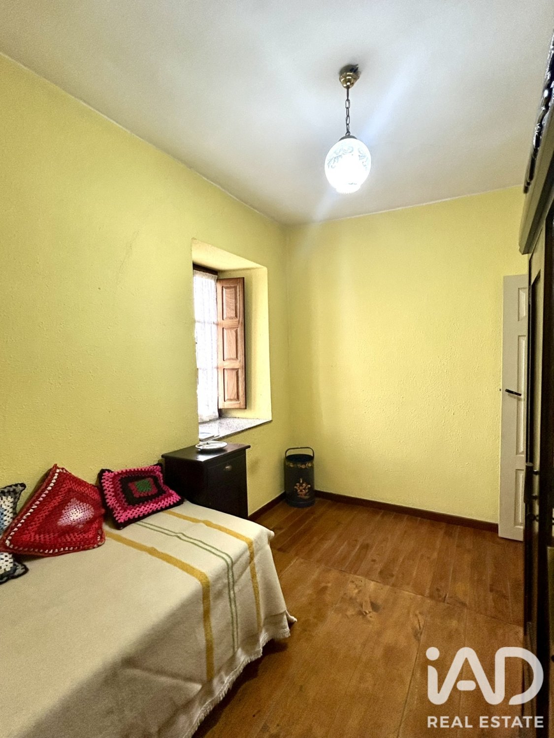 Huvila Riello, Leon, Espanja 4 makuuhuonetta, 384 m2 No. 192151