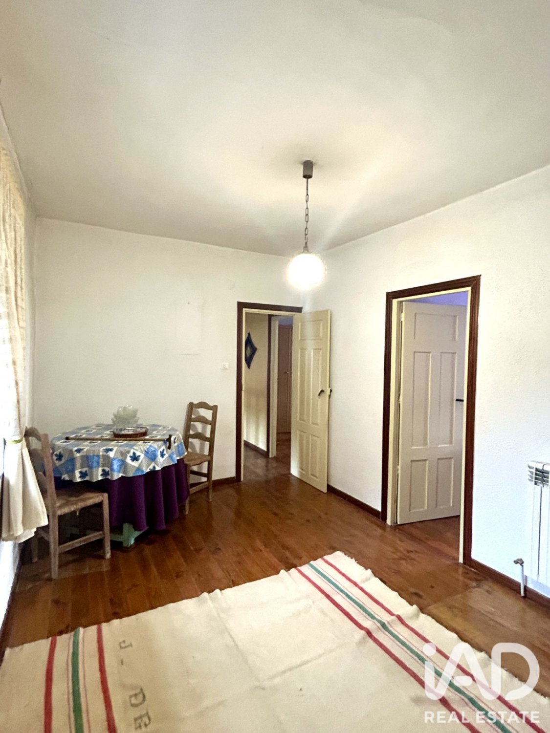 Huvila Riello, Leon, Espanja 4 makuuhuonetta, 384 m2 No. 192151