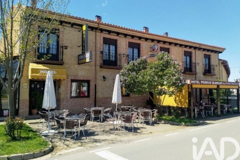 Hotel in El Burgo Ranero, Leon, Spain 11 bedrooms, 483 sq.m. No. 152268