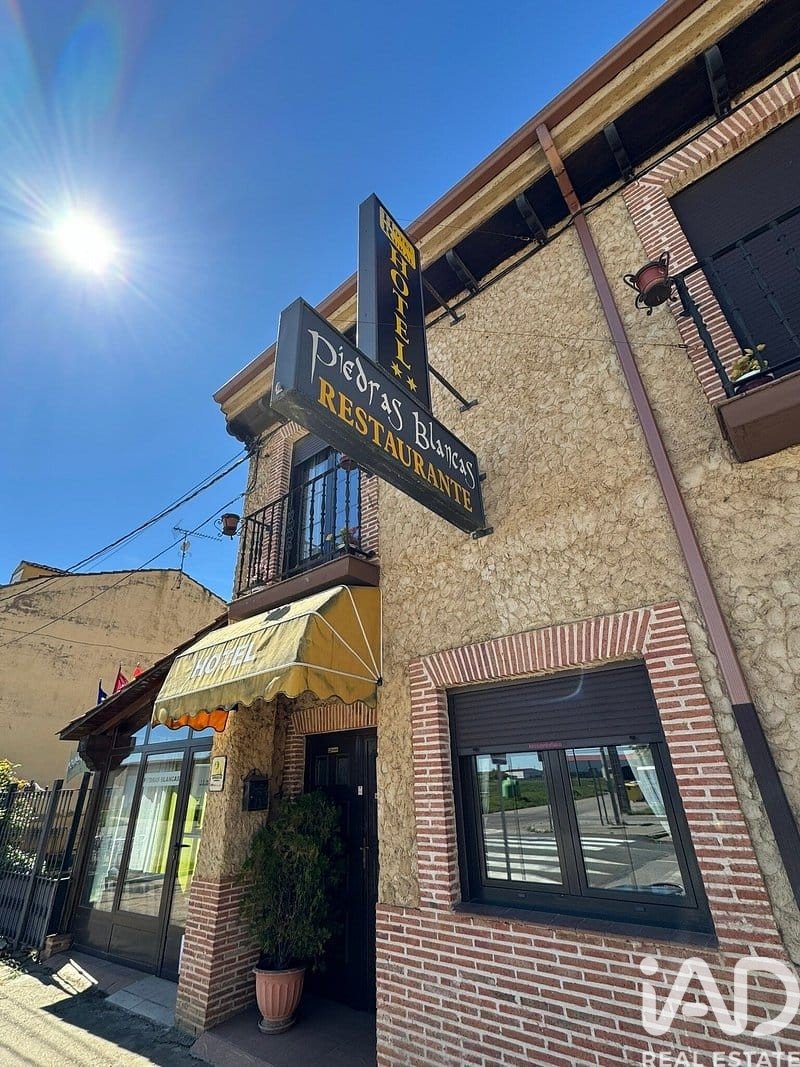 Hotelli El Burgo Ranero, Leon, Espanja 11 makuuhuonetta, 483 m2 No. 152268