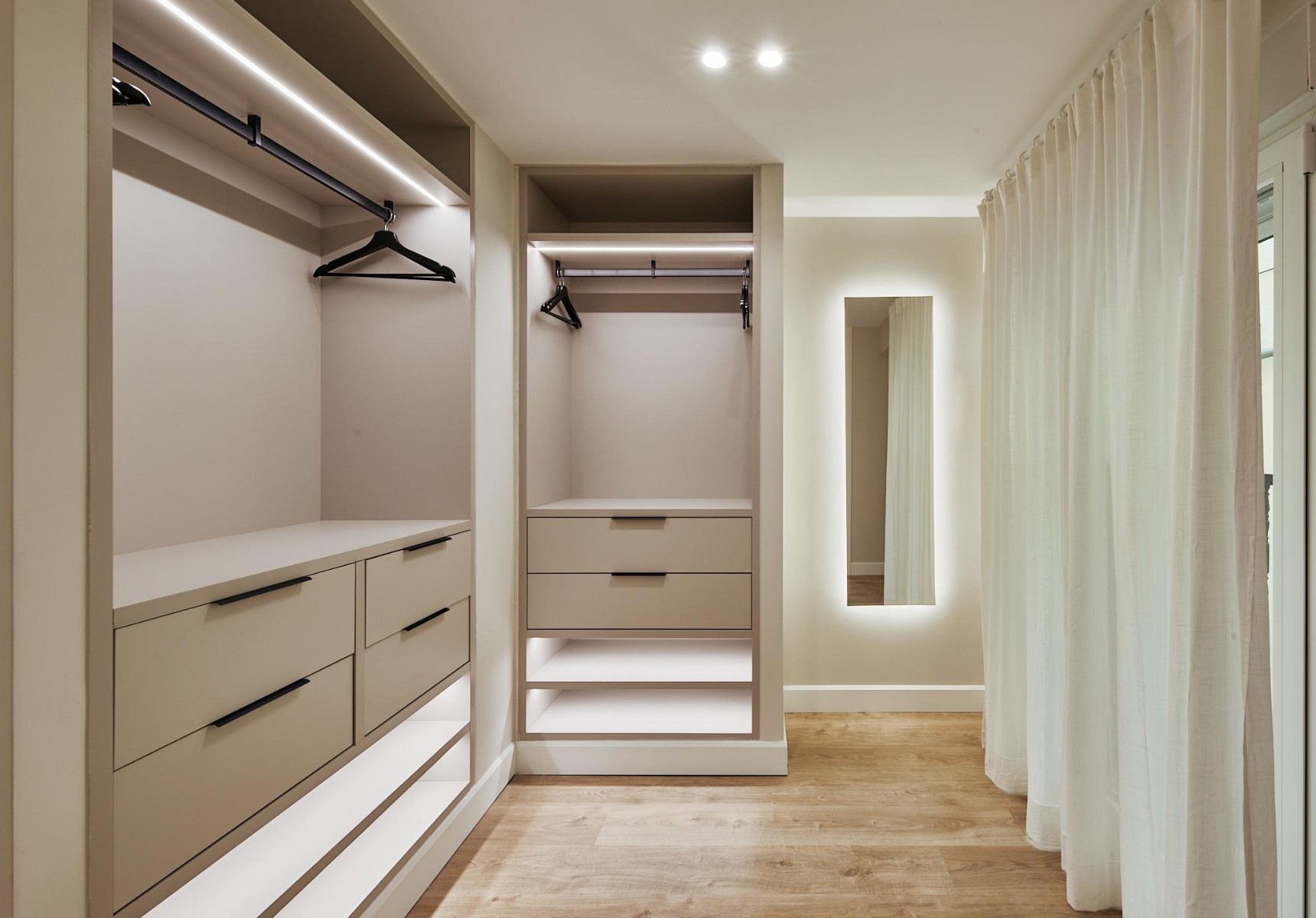 Duplex à Madrid, Espagne 2 chambres, 120 m2 No. 179963