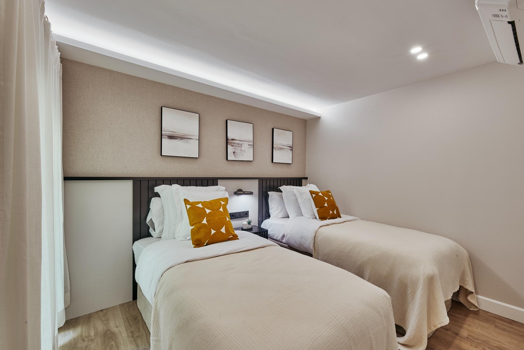 Duplex à Madrid, Espagne 2 chambres, 120 m2 No. 179963