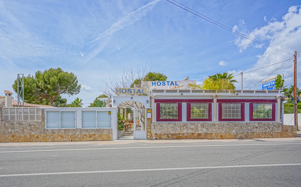 Commercial property in Calpe, Alicante, Spain 16 bedrooms, 302 sq.m. No. 79862