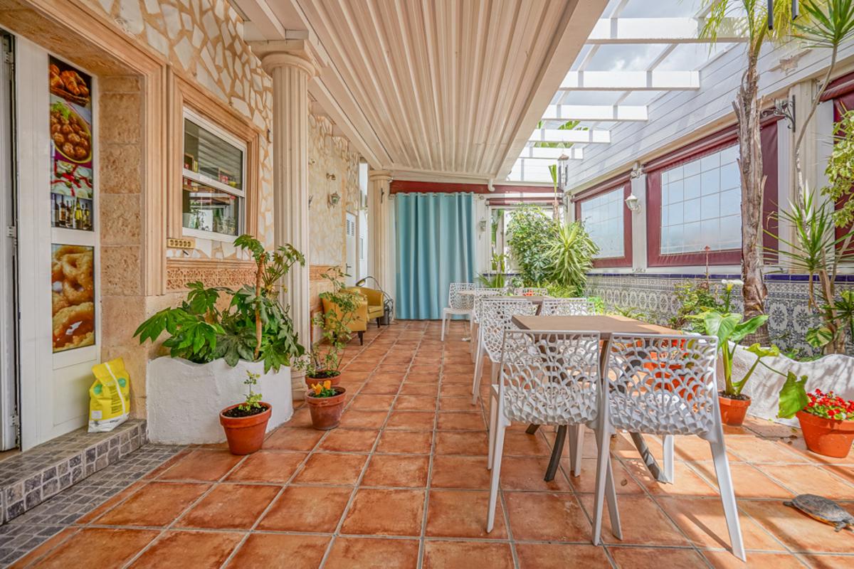 Commercial property in Calpe, Alicante, Spain 16 bedrooms, 302 sq.m. No. 79862