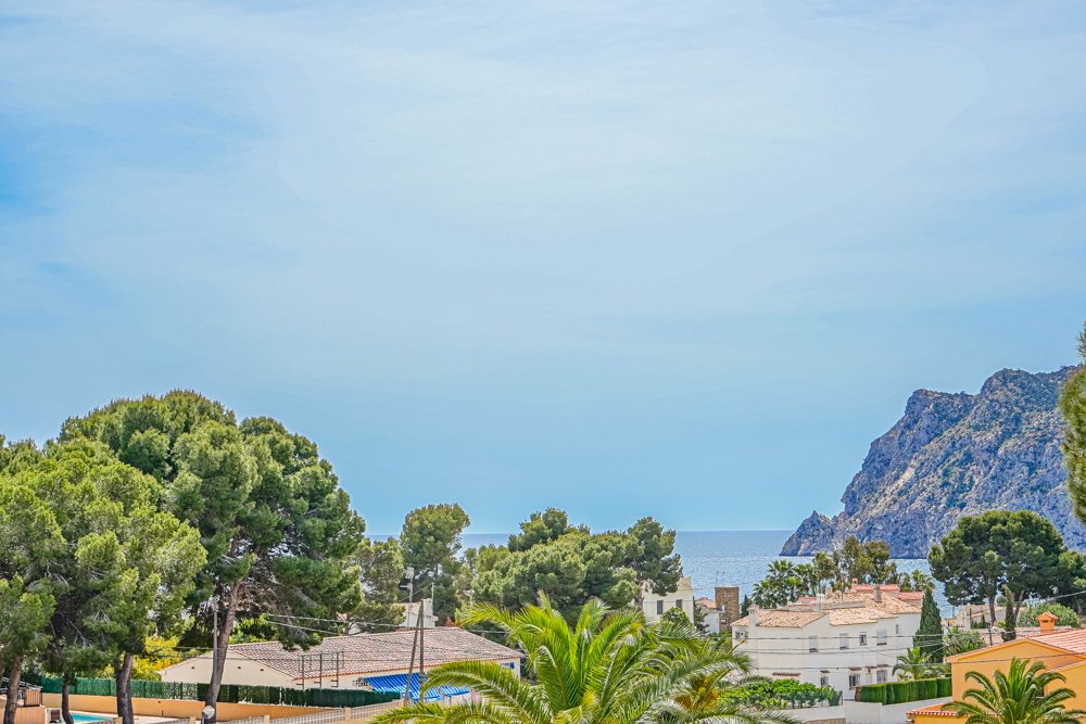 Commercial property in Calpe, Alicante, Spain 16 bedrooms, 302 sq.m. No. 79862