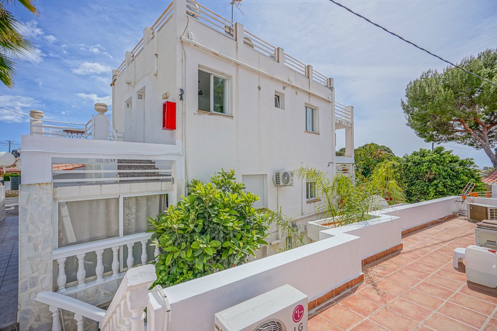 Commercial property in Calpe, Alicante, Spain 16 bedrooms, 302 sq.m. No. 79862