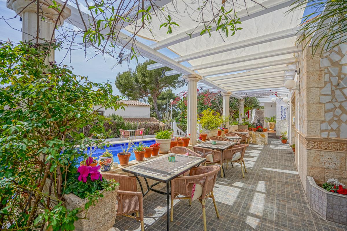 Commercial property in Calpe, Alicante, Spain 16 bedrooms, 302 sq.m. No. 79862