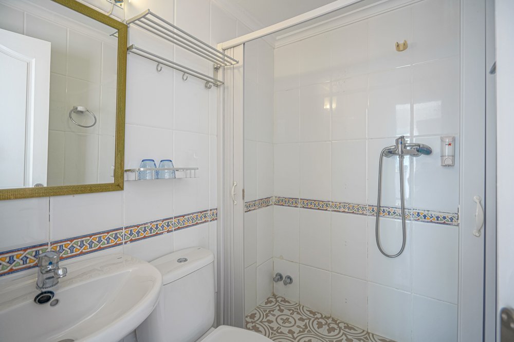Commercial property in Calpe, Alicante, Spain 16 bedrooms, 302 sq.m. No. 79862