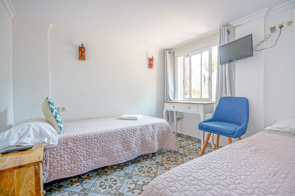 Commercial property in Calpe, Alicante, Spain 16 bedrooms, 302 sq.m. No. 79862