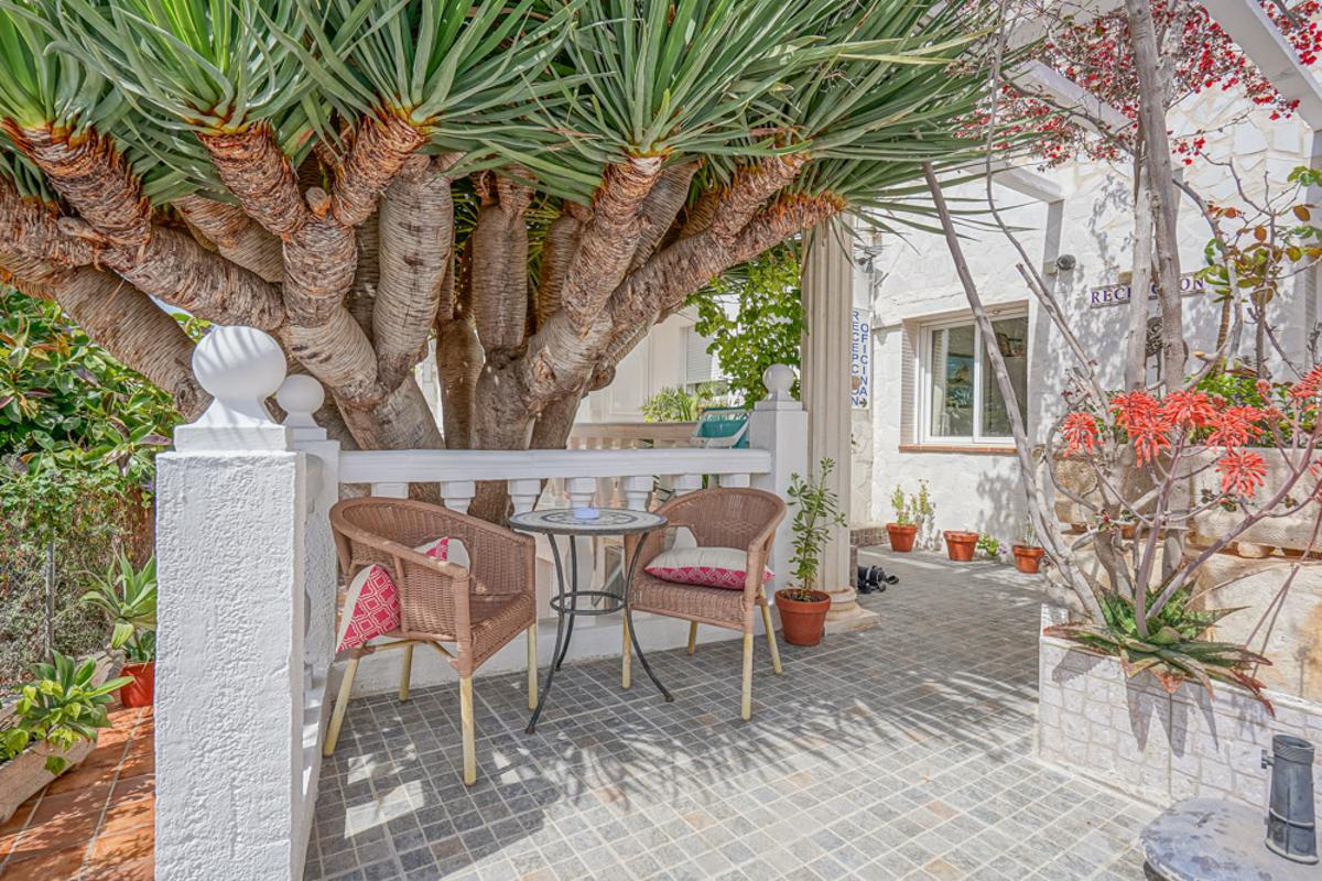 Commercial property in Calpe, Alicante, Spain 16 bedrooms, 302 sq.m. No. 79862