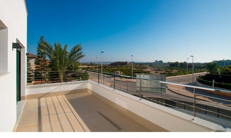 Villa a La Marina, Alicante, Spagna 3 camere da letto, 126 mq. N° 111334