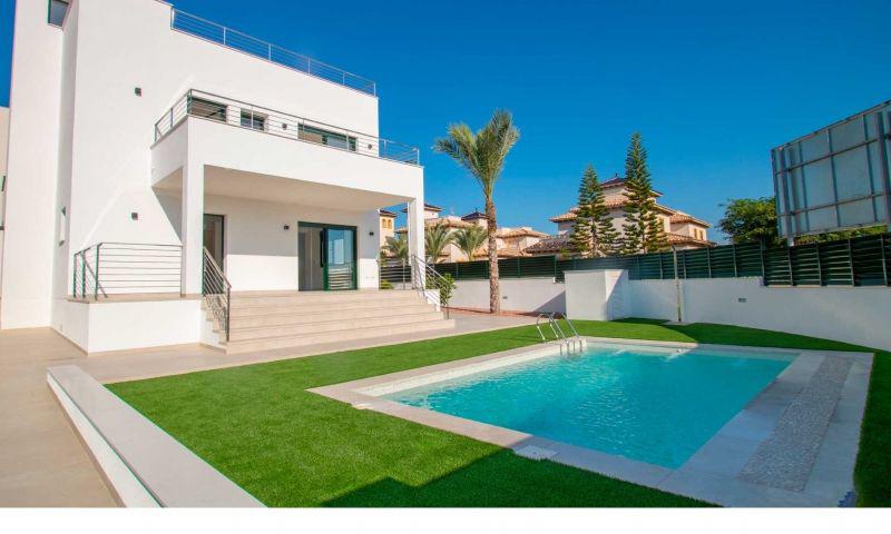 Villa a La Marina, Alicante, Spagna 3 camere da letto, 126 mq. N° 111334