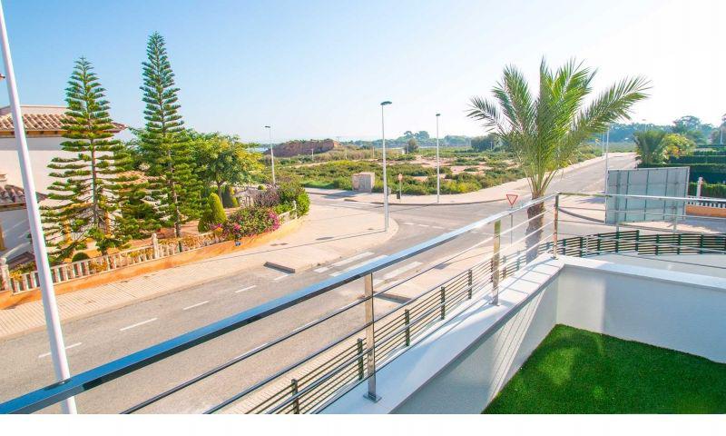 Villa a La Marina, Alicante, Spagna 3 camere da letto, 126 mq. N° 111334