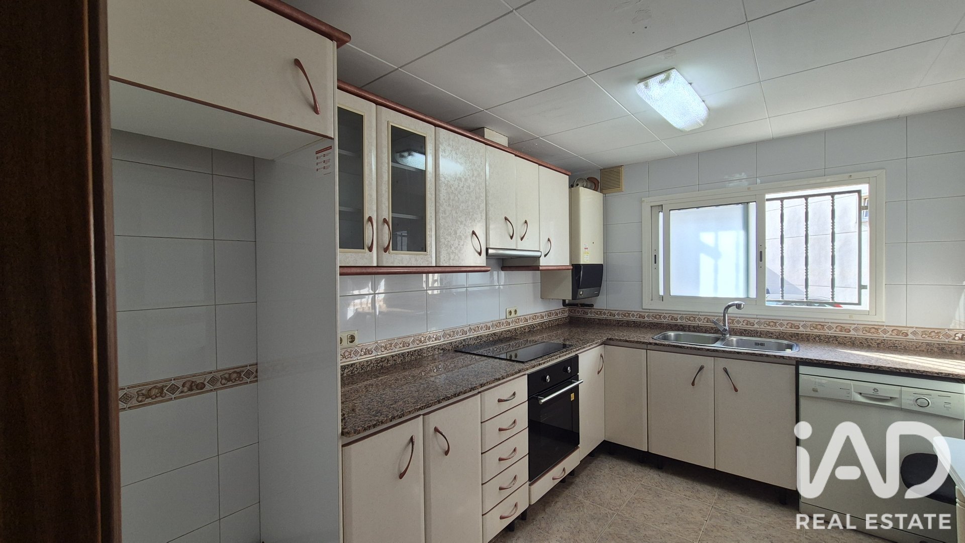 Radhus i Castellet i la Gornal, Barcelona, Spanien 5 sovrum, 129 kvm. Nr. 193466