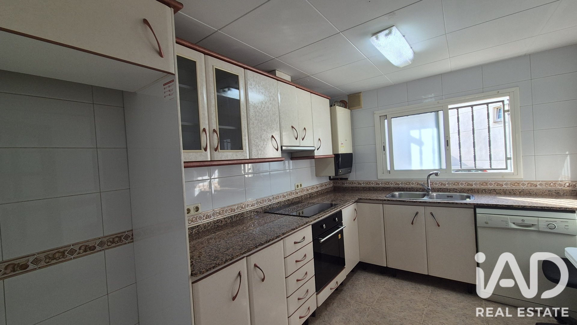Radhus i Castellet i la Gornal, Barcelona, Spanien 5 sovrum, 129 kvm. Nr. 193466