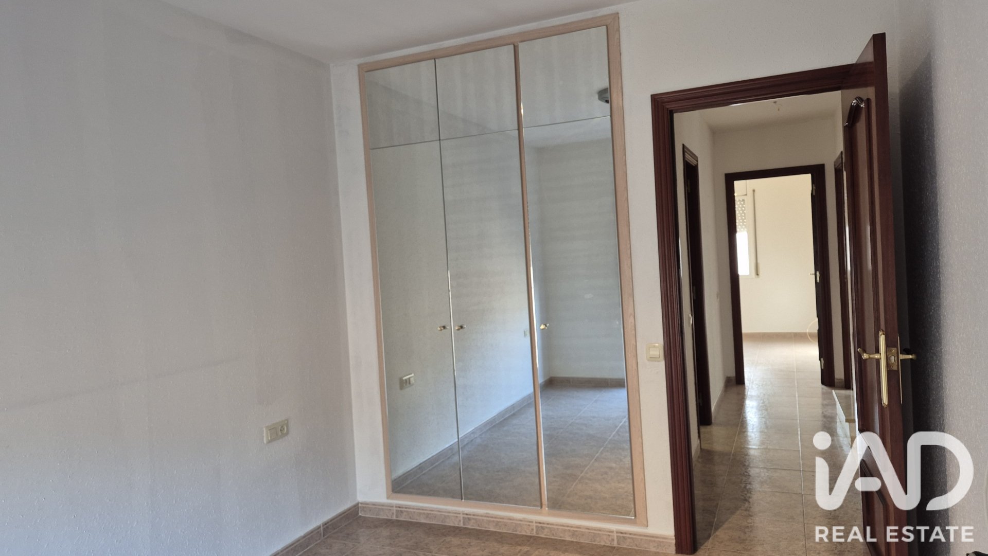 Radhus i Castellet i la Gornal, Barcelona, Spanien 5 sovrum, 129 kvm. Nr. 193466
