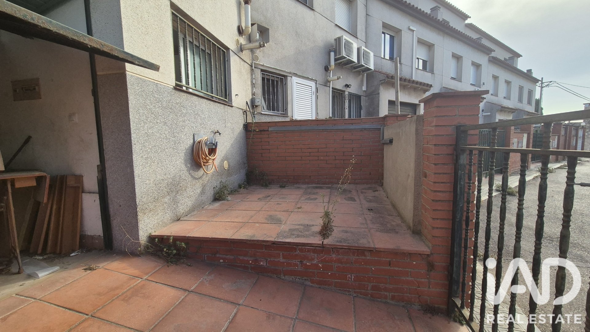 Radhus i Castellet i la Gornal, Barcelona, Spanien 5 sovrum, 129 kvm. Nr. 193466