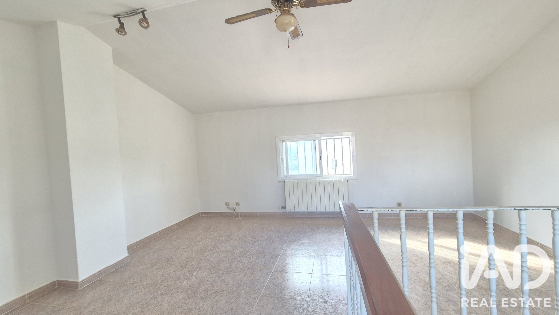 Radhus i Castellet i la Gornal, Barcelona, Spanien 5 sovrum, 129 kvm. Nr. 193466