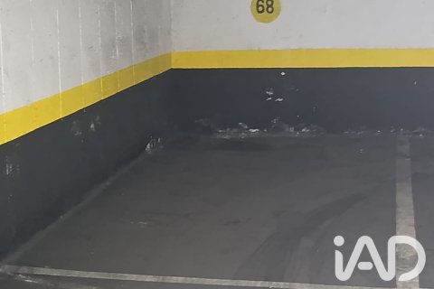 Garage in Madrid, Spain No. 193472