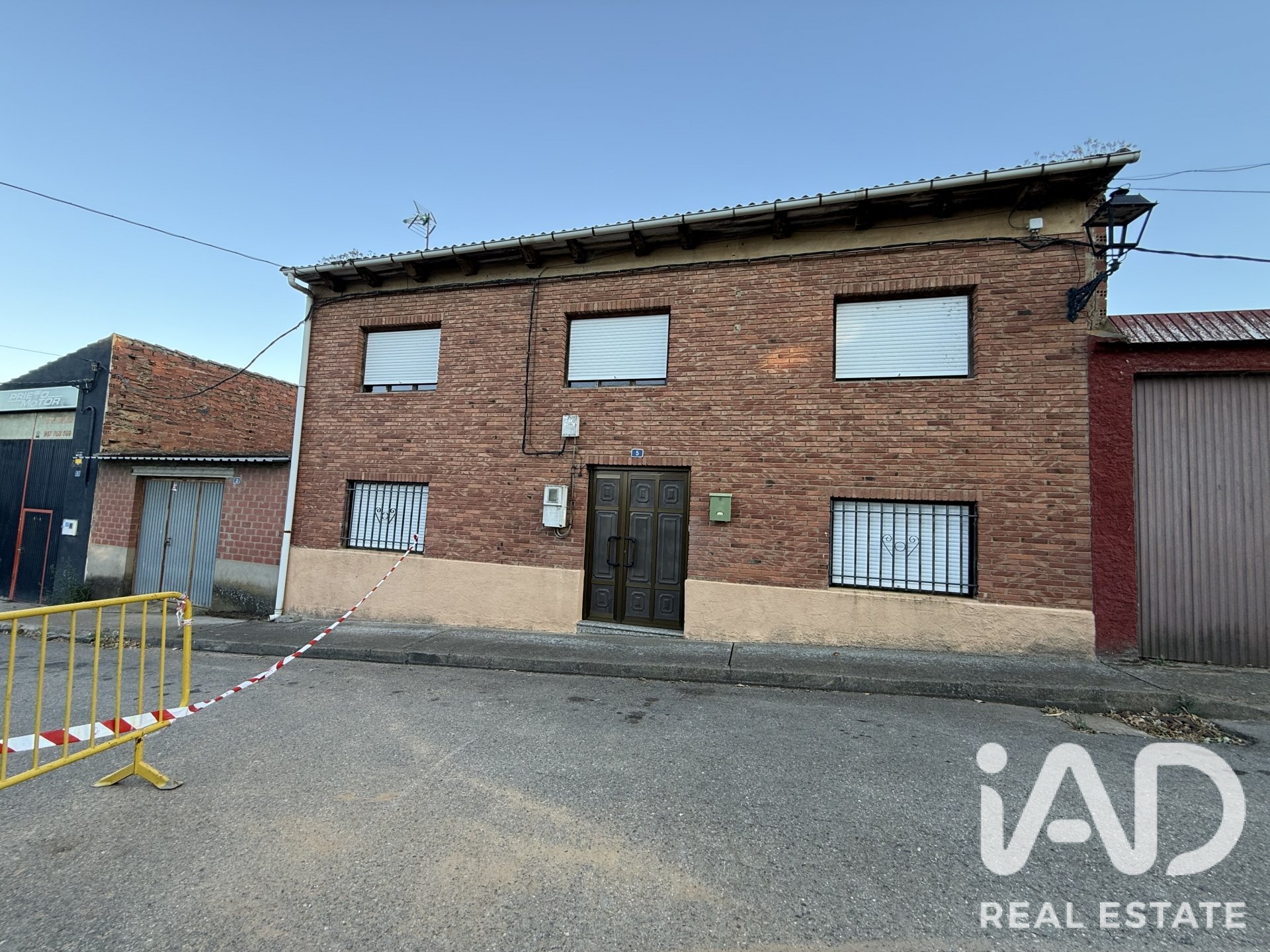 Сasa en Villamañán, León, España 3 dormitorios, 402 m2 No. 193470