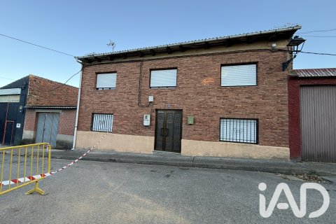Сasa en Villamañán, León, España 3 dormitorios, 402 m2 No. 193470