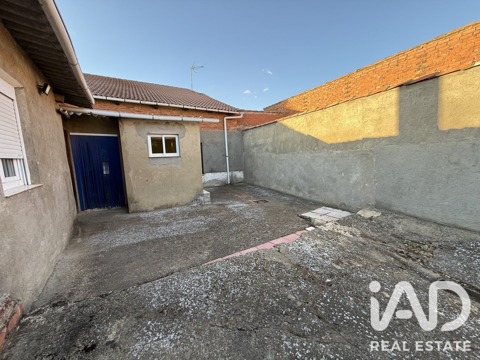 Сasa en Villamañán, León, España 3 dormitorios, 402 m2 No. 193470