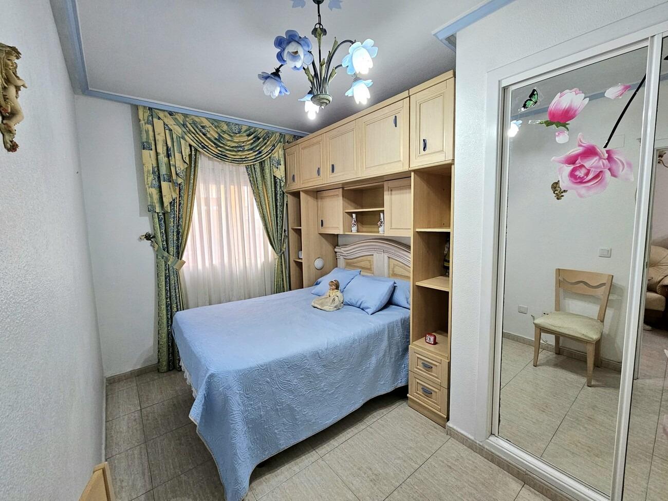Apartment in Torrevieja, Alicante, Spain 2 bedrooms, 55 sq.m. No. 184382