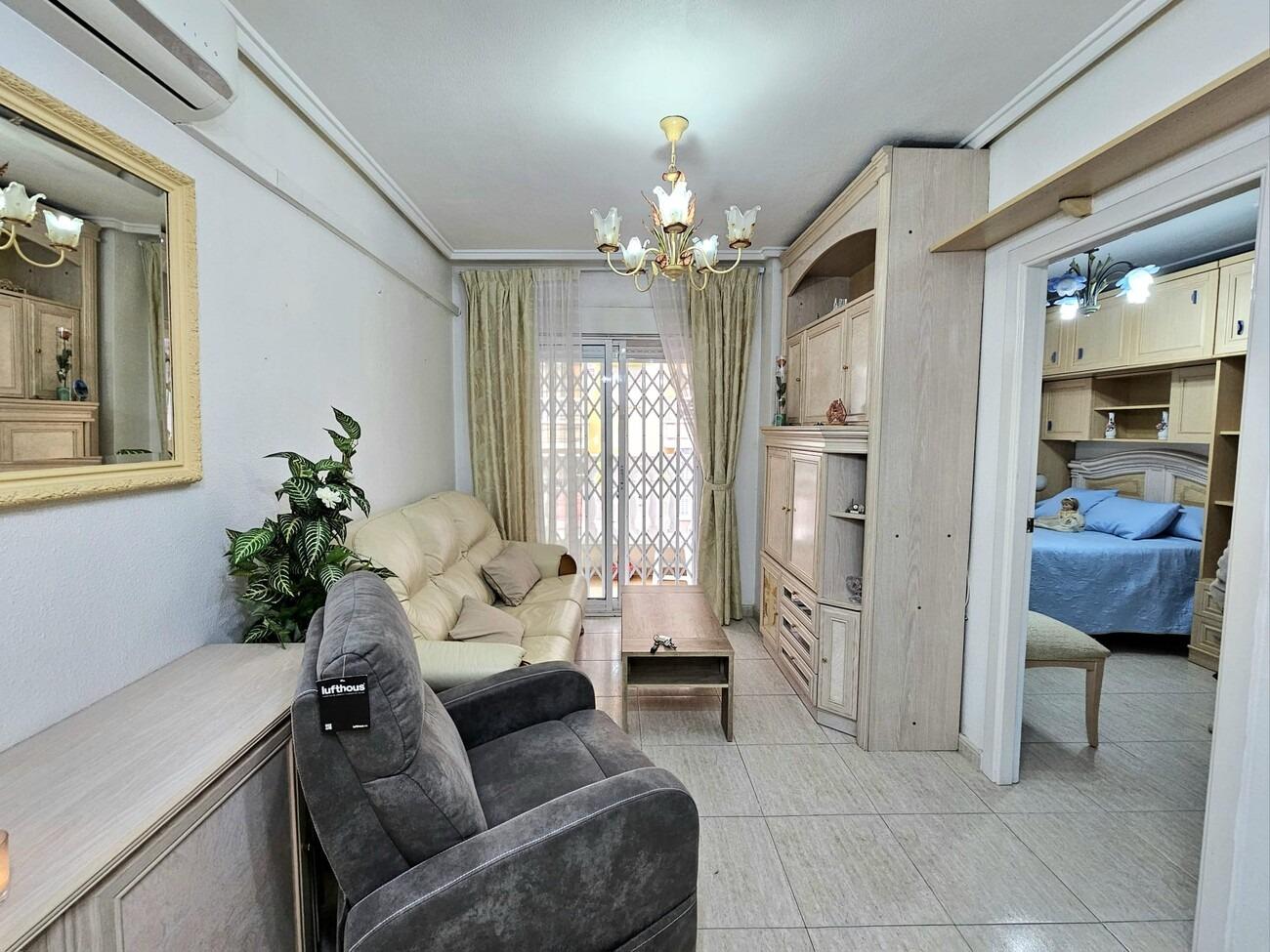 Apartment in Torrevieja, Alicante, Spain 2 bedrooms, 55 sq.m. No. 184382