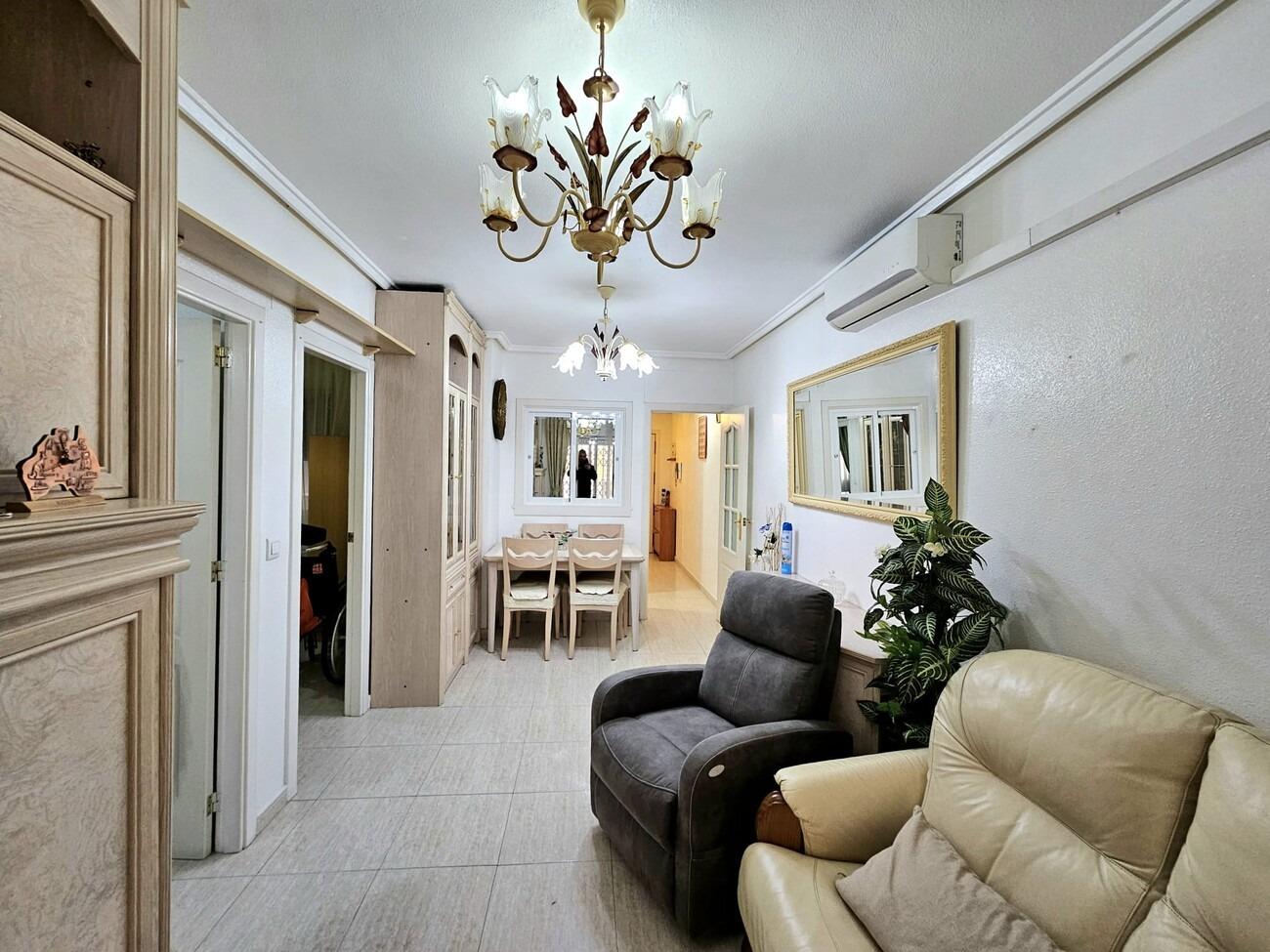Apartment in Torrevieja, Alicante, Spain 2 bedrooms, 55 sq.m. No. 184382