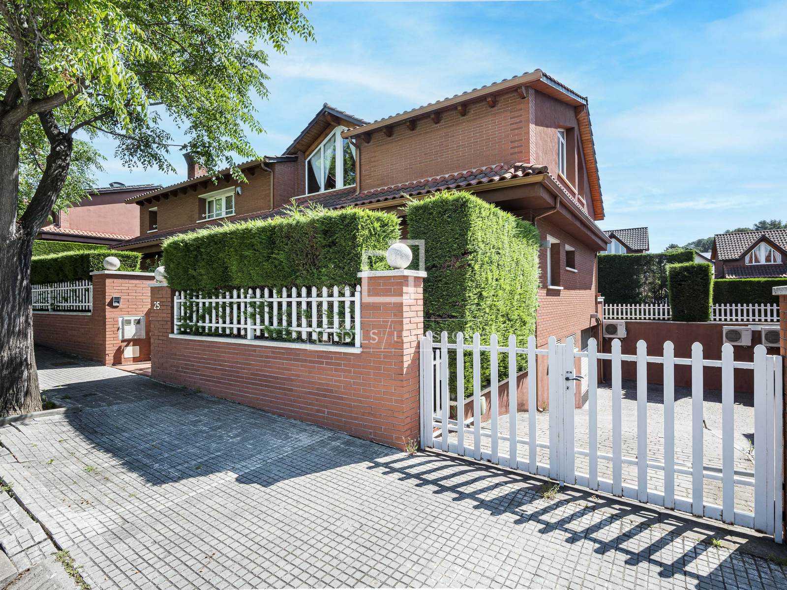 Villa en Sant Cugat del Vallès, Barcelona, España 5 dormitorios, 535 m2 No. 168313