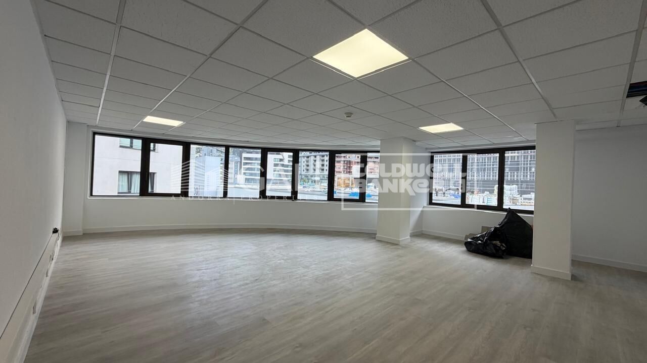Office à Principado De Andorra (Ninguna Poblacion Tiene C.P.), Lleida, Espagne 146 m2 No. 179205