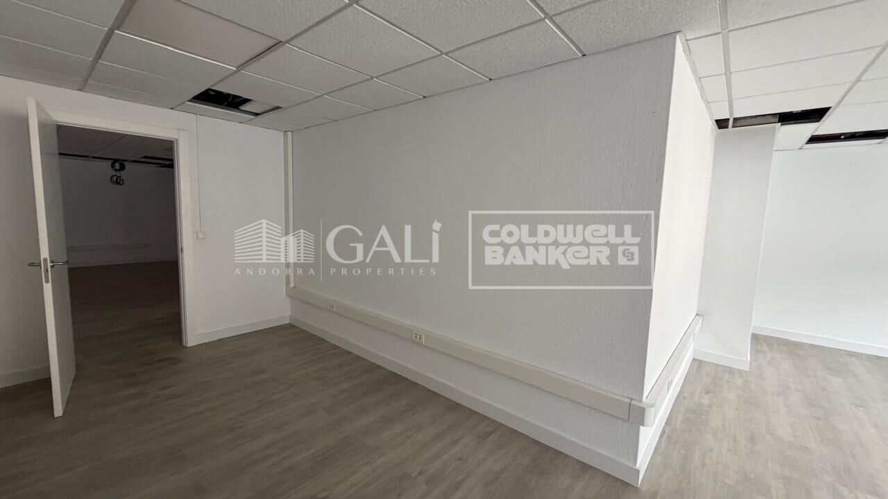 Office à Principado De Andorra (Ninguna Poblacion Tiene C.P.), Lleida, Espagne 146 m2 No. 179205