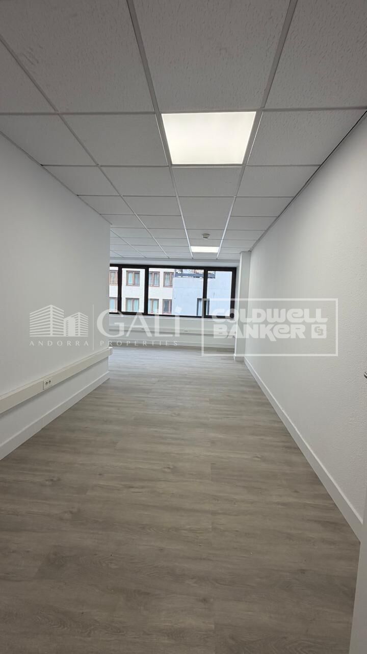 Office à Principado De Andorra (Ninguna Poblacion Tiene C.P.), Lleida, Espagne 146 m2 No. 179205