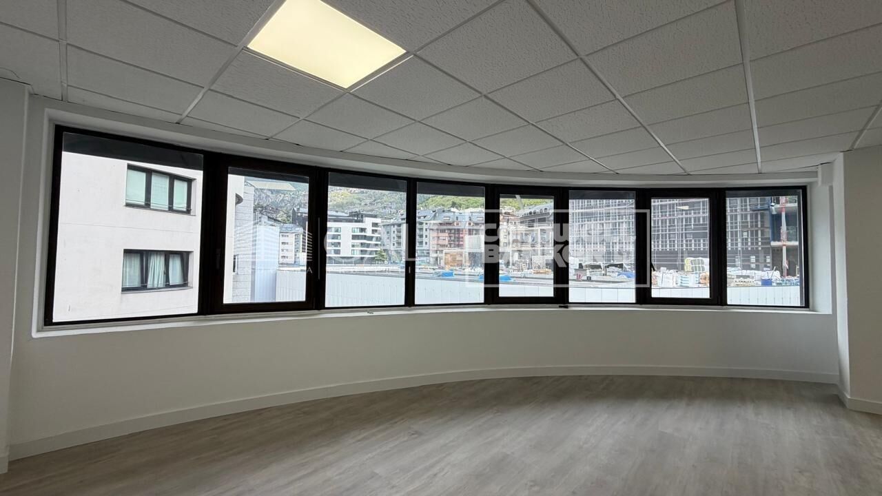 Office à Principado De Andorra (Ninguna Poblacion Tiene C.P.), Lleida, Espagne 146 m2 No. 179205