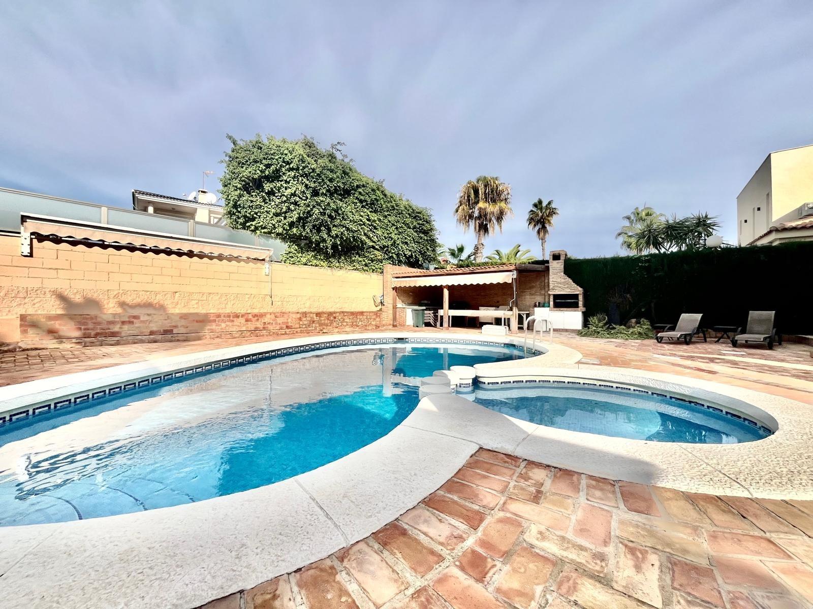 Villa Torrevieja, Alicante, Spānijā 4 istabas, 291 m2 Nr. 148520