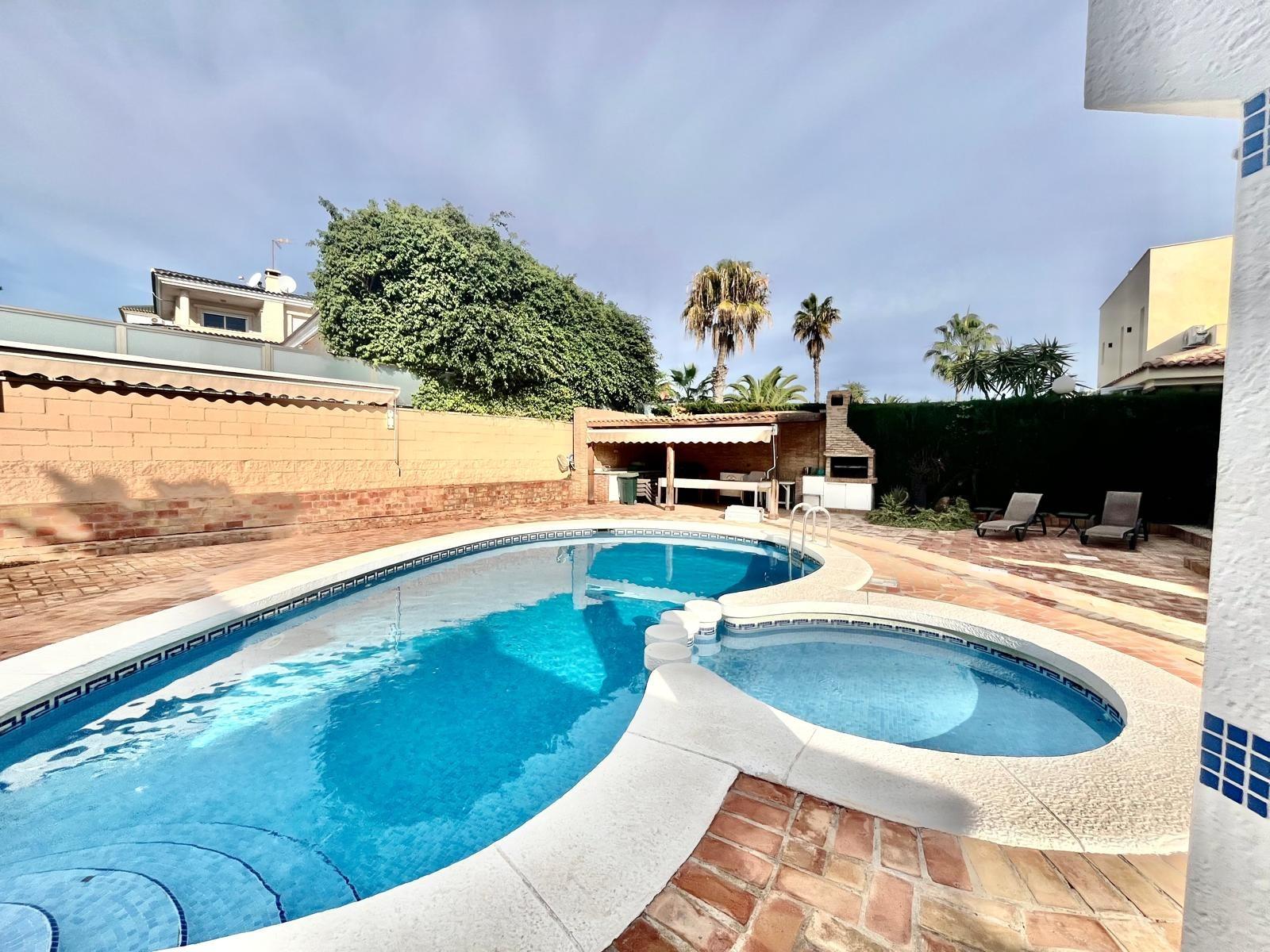 Villa Torrevieja, Alicante, Spānijā 4 istabas, 291 m2 Nr. 148520