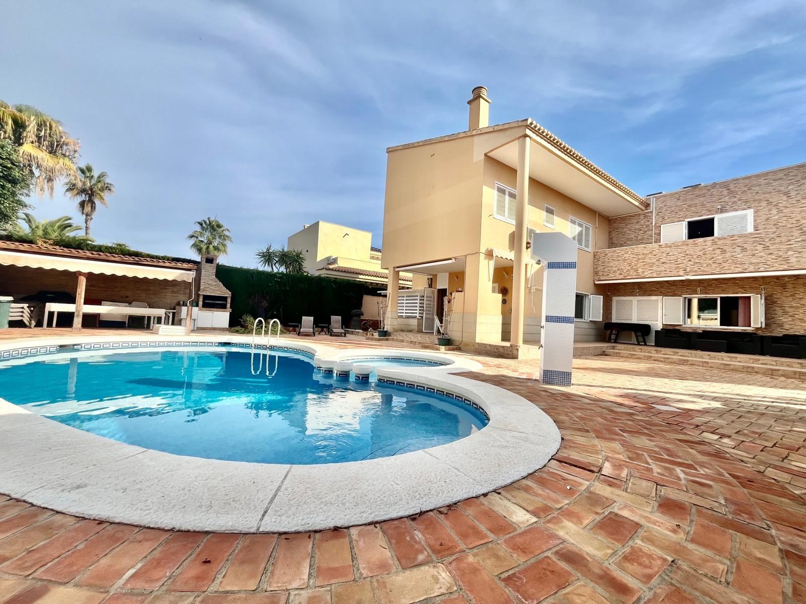 Villa Torrevieja, Alicante, Spānijā 4 istabas, 291 m2 Nr. 148520