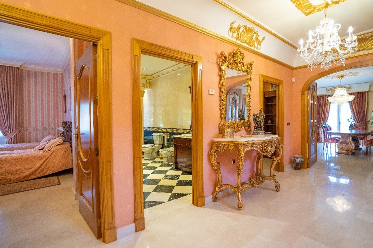 Villa in Campoamor, Alicante, Spain 7 bedrooms, 734 sq.m. No. 78749