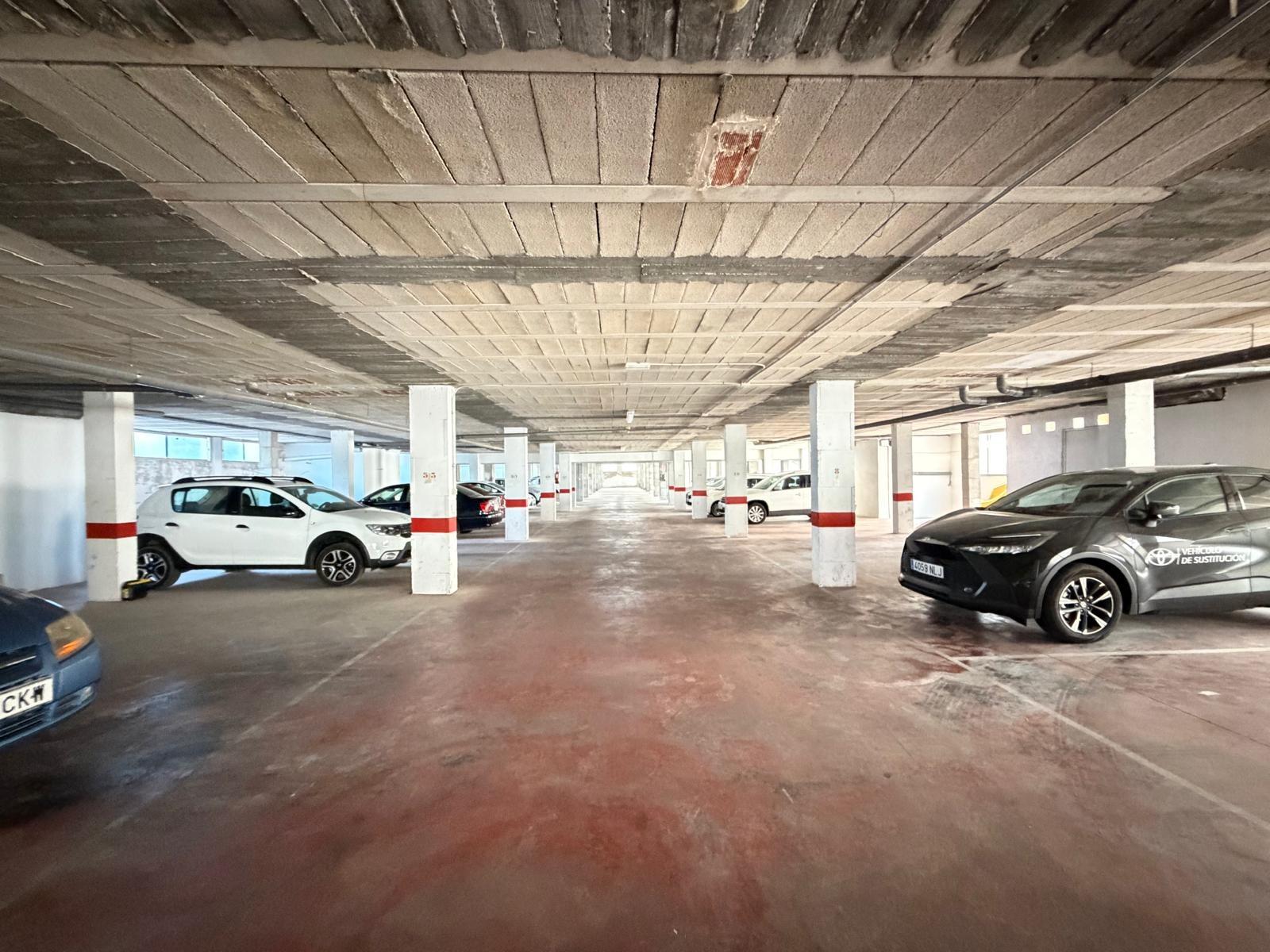 Commercial property in Torrevieja, Alicante, Spain 2800 sq.m. No. 177532