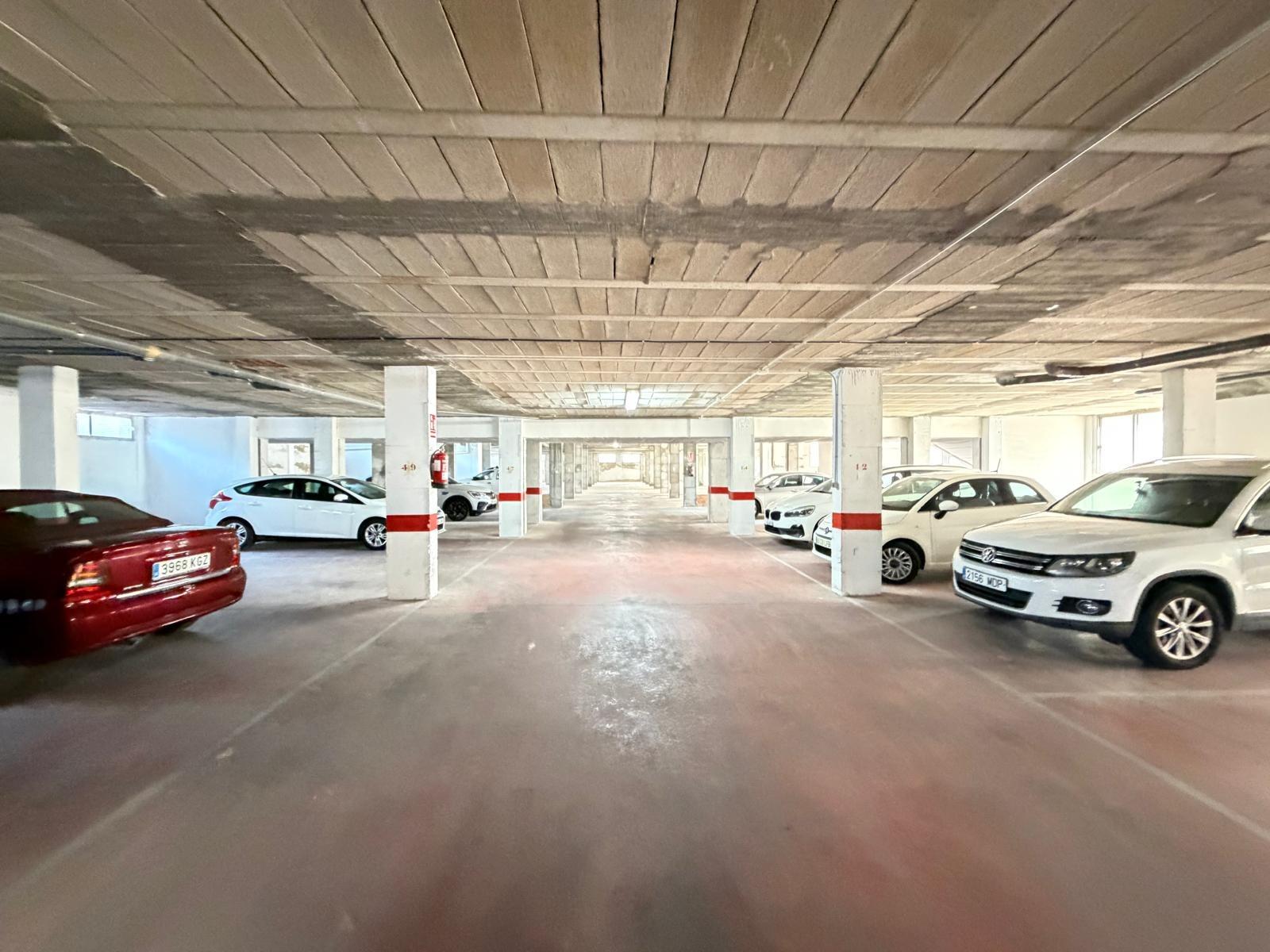 Commercial property in Torrevieja, Alicante, Spain 2800 sq.m. No. 177532