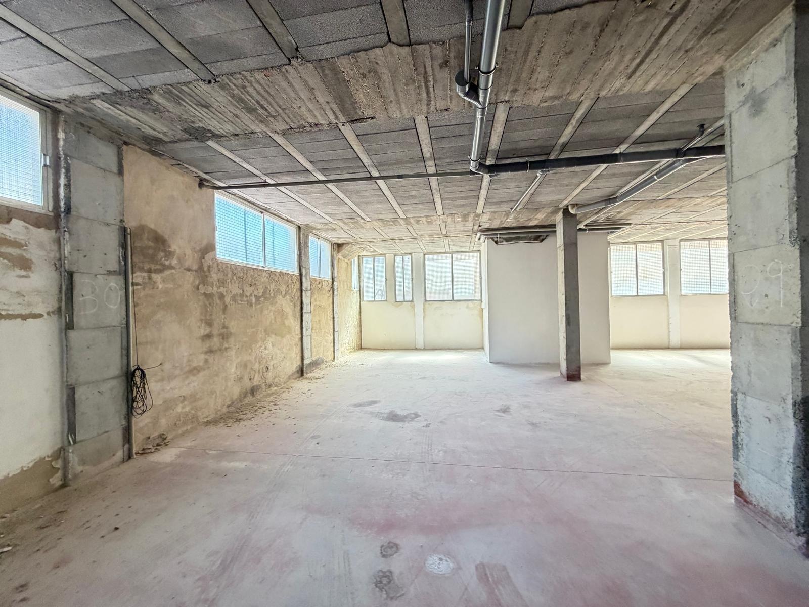 Commercial property in Torrevieja, Alicante, Spain 2800 sq.m. No. 177532