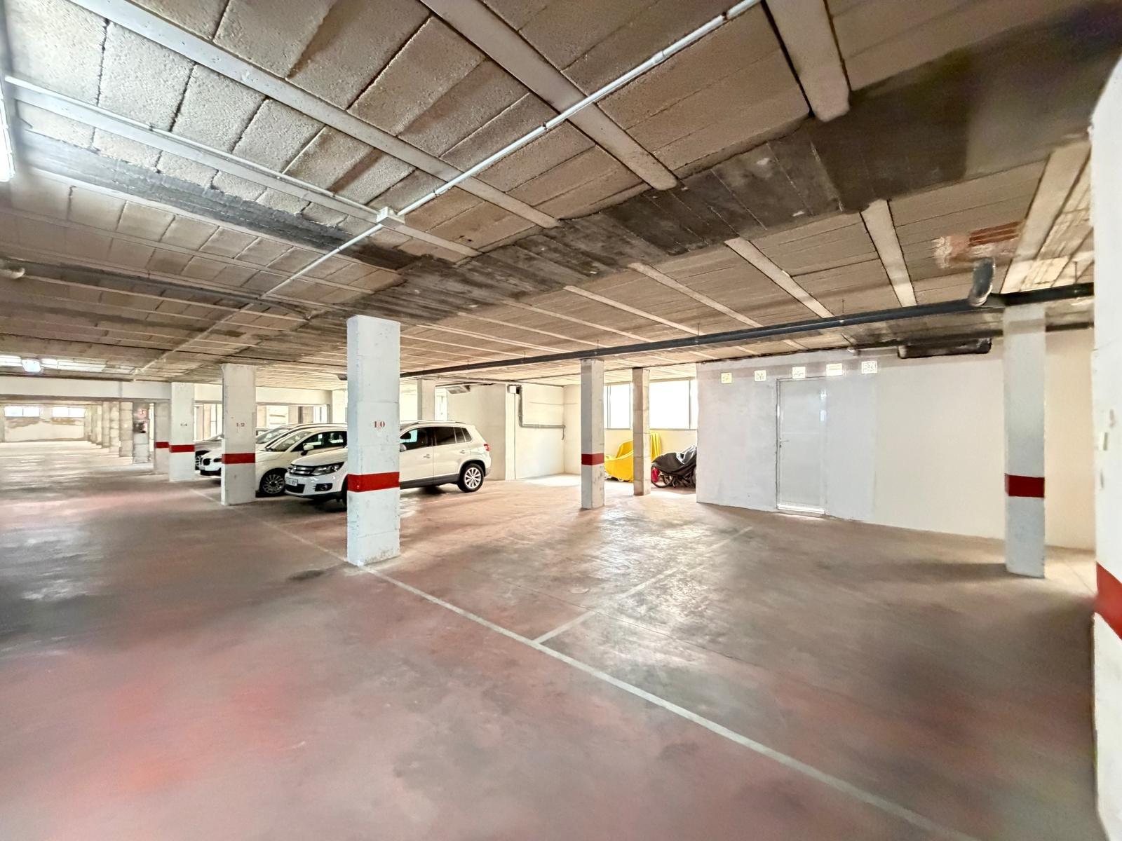 Commercial property in Torrevieja, Alicante, Spain 2800 sq.m. No. 177532