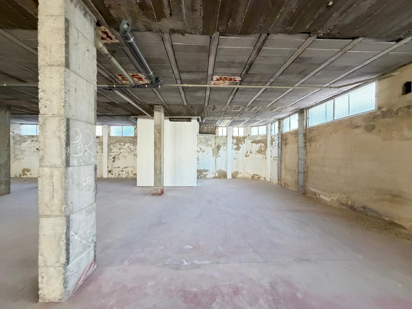 Commercial property in Torrevieja, Alicante, Spain 2800 sq.m. No. 177532