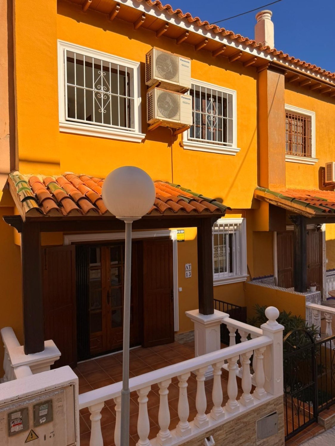Bungalow en Torrevieja, Alicante, España 2 dormitorios, 74 m2 No. 149196