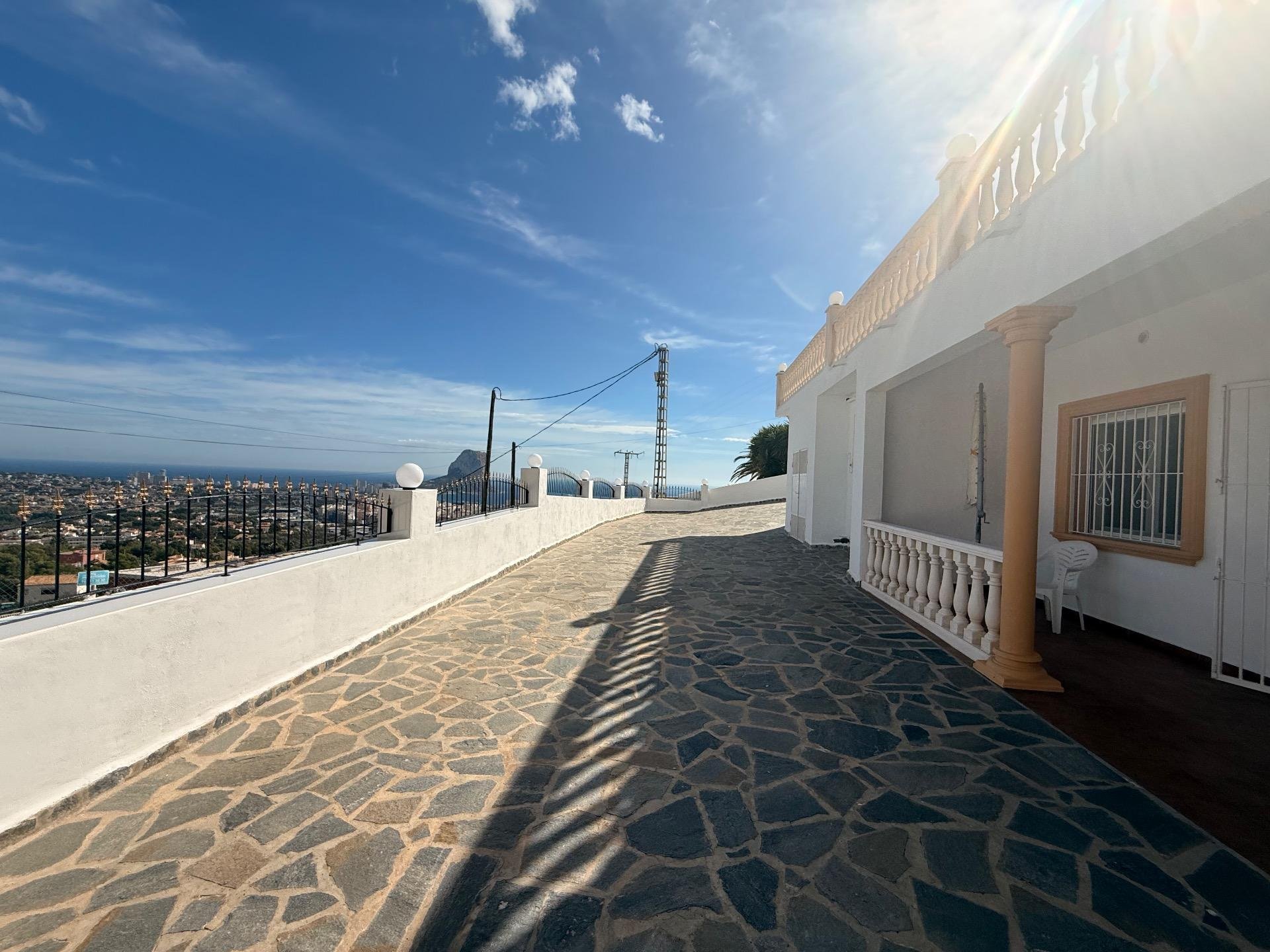 Villa in Calpe, Alicante, Spain 384 sq.m. No. 139856
