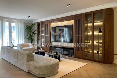 Apartament w Madrid, Hiszpania 4 sypialnie, 243 mkw. nr 160070