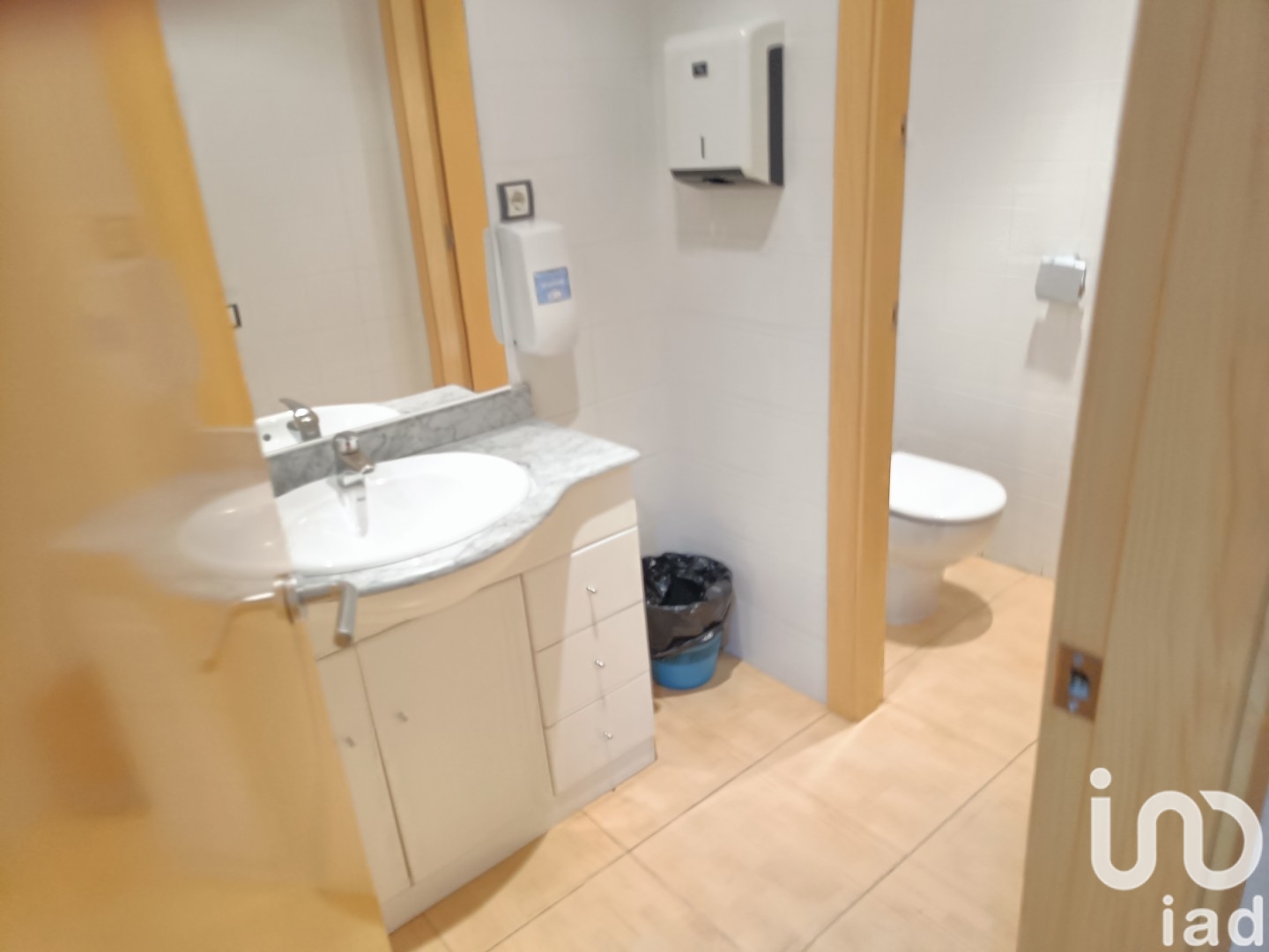 Commercial property in Santa Eulalia De Roncana, Barcelona, Spain 684 sq.m. No. 188476