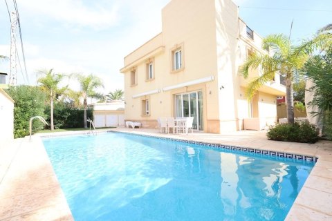 Villa in Cabo Roig, Alicante, Spain 4 bedrooms, 222 sq.m. No. 139302