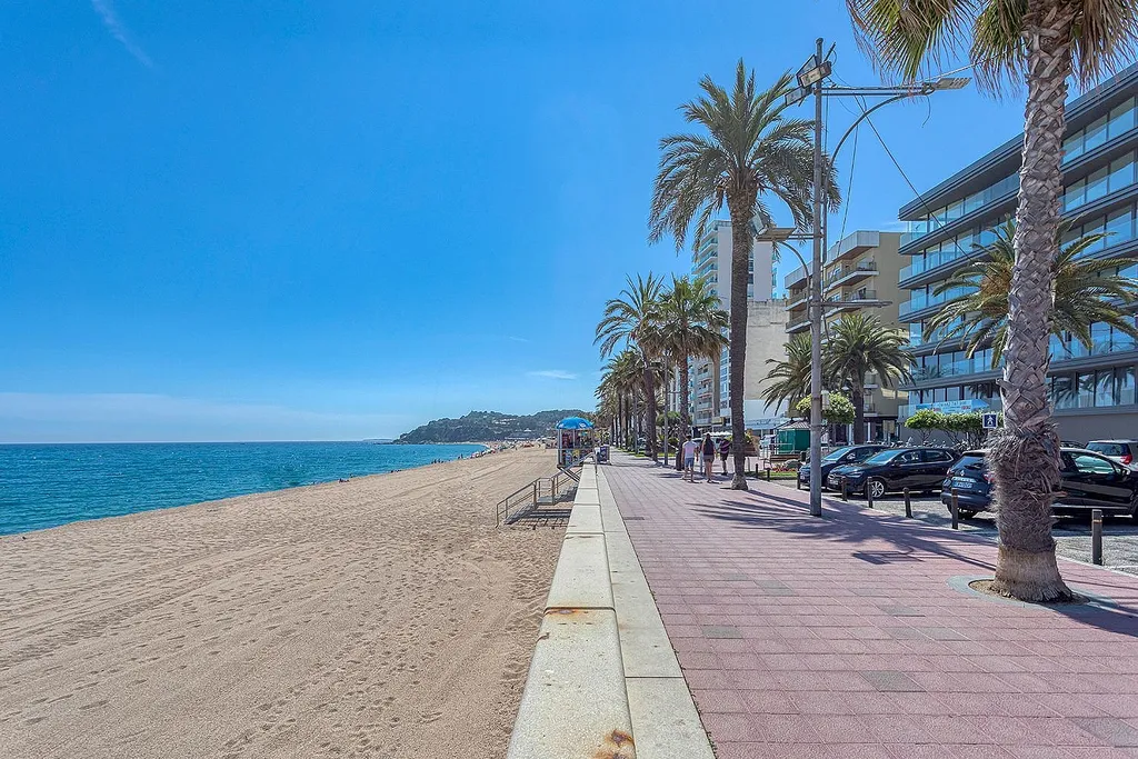 Apartment in Lloret de Mar, Girona, Spain 3 bedrooms,  No. 141264
